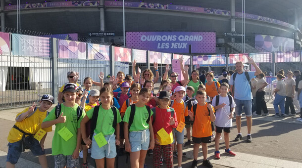   Mardi 3 septembre : les élèves de CM1-CM2 de l'école de Beaujeu ont assisté à des épreuves de para athlétisme au Stade de France.