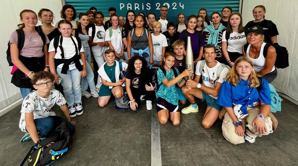   Mercredi 4 septembre : 30 élèves latinistes du collège Duplessis-Deville à Faucogney ont assisté à 2 quarts de finales de basket fauteuil à l’Arena Bercy. Ils avaient travaillé en amont sur l’origine des jeux olympiques et le sport dans l’antiquité. 