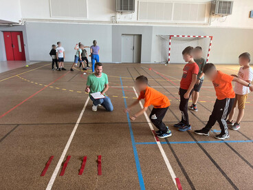 Test de forme Port sur Saône 3 : élèves participants aux nouveaux tests de positionnement de forme : le saut